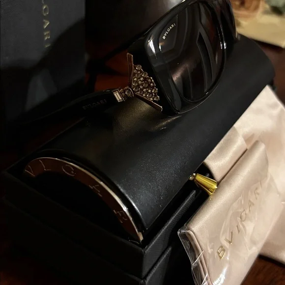 Bvlgari sunglasses - Picture 2 of 3